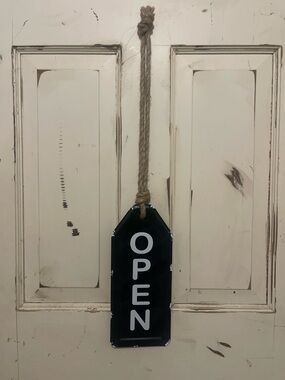 Black 'OPEN’ / ‘CLOSED’ Hanging Sign with Rope NWOT